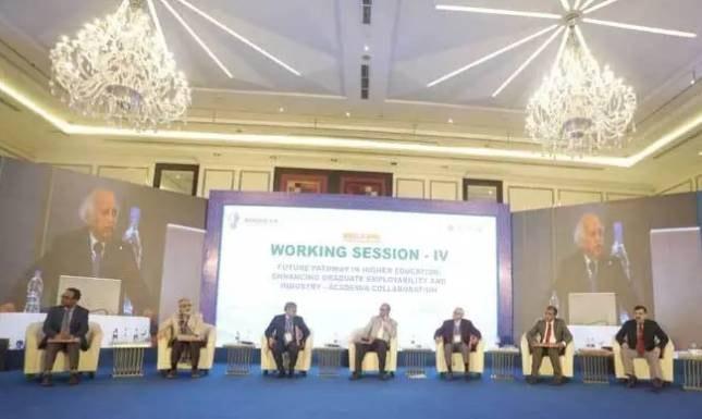 শিক্ষার্থীদের ভাষা-প্রযুক্তিতে দক্ষতা বাড়ানোর পরামর্শ