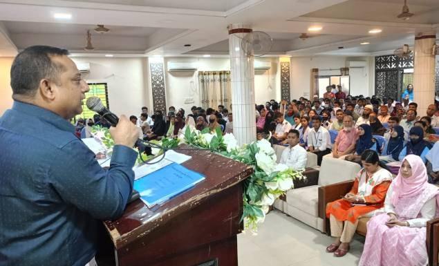 ১৮৬ কৃতী শিক্ষার্থীকে বৃত্তি প্রদান করল সিরাজগঞ্জ জেলা প্রশাসন