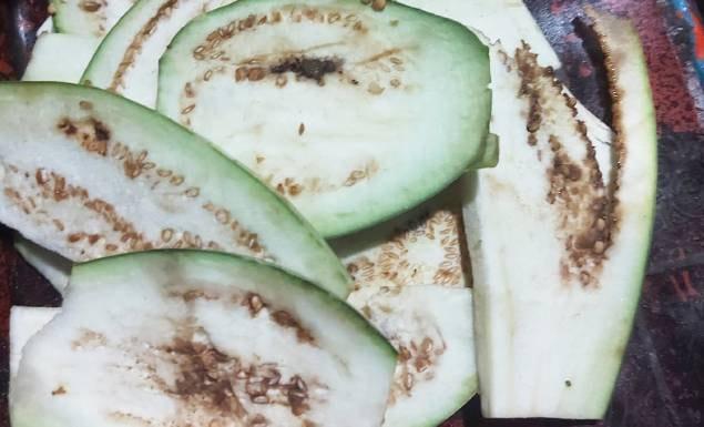 পোকা ধরা বেগুন দিয়ে বেগুনি তৈরি, জরিমানা রেস্তোরাঁর মালিককে