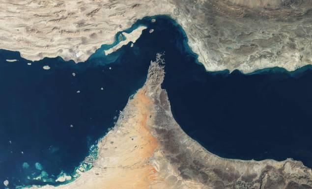 হরমুজ প্রণালি পারাপারে ইরান জাহাজপ্রতি নিচ্ছে ২০ লাখ ডলার