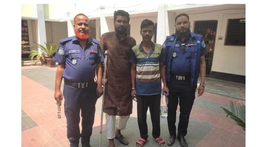 এক্সপ্রেসওয়েতে তেলের ট্রাক লুট: জড়িত ২ ডাকাত গ্রেপ্তার