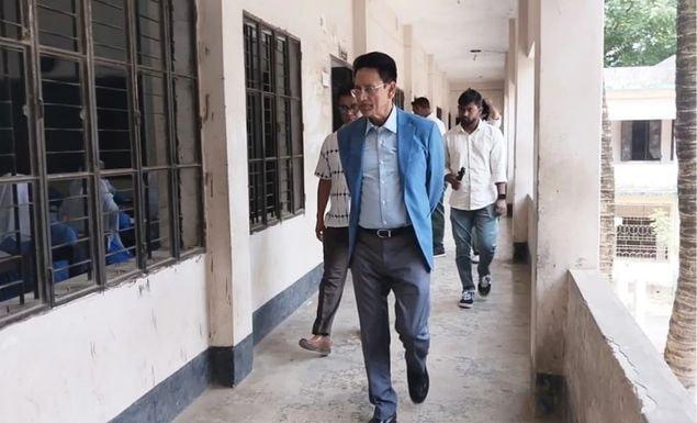 এসএসসি পরীক্ষার প্রথম দিনে দুই জেলায় ৫ কেন্দ্রে আকস্মিক পরিদর্শন শিক্ষামন্ত্রীর