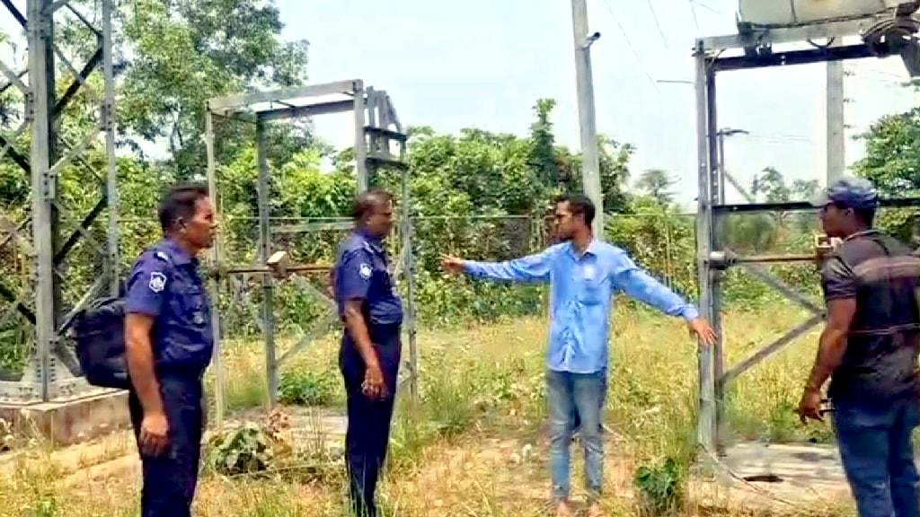 নিরাপত্তা প্রহরী ও লাইনম্যানকে জিম্মি করে বৈদ্যুতিক সরঞ্জাম লুট