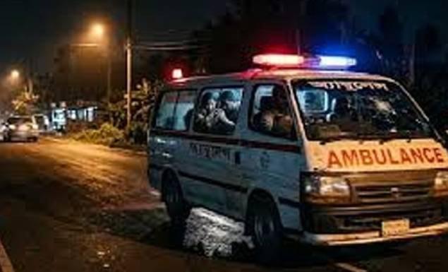 গুলিবিদ্ধ যুবককে ঢাকায় নেওয়ার পথে অ্যাম্বুলেন্সে গুলি