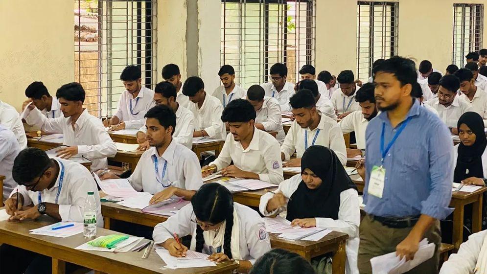 এইচএসসি পরীক্ষার প্রথম দিন অনুপস্থিত ২৪৭৮৪ জন, বহিষ্কার ৭