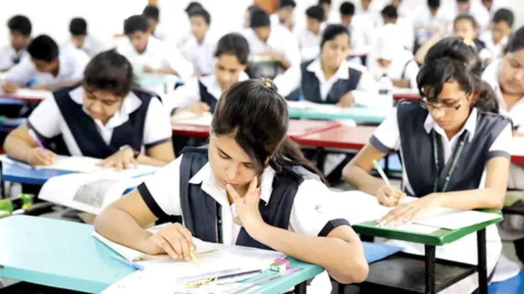 এইচএসসির তৃতীয় দিনে বহিষ্কার ৪৮, অনুপস্থিত ৩৩ হাজারের বেশি
