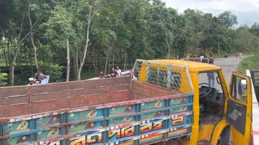 ১৪৪ ধারা উপেক্ষা করে হবিগঞ্জের পথে এনসিপি, শ্রীমঙ্গলে পুলিশি বাধা