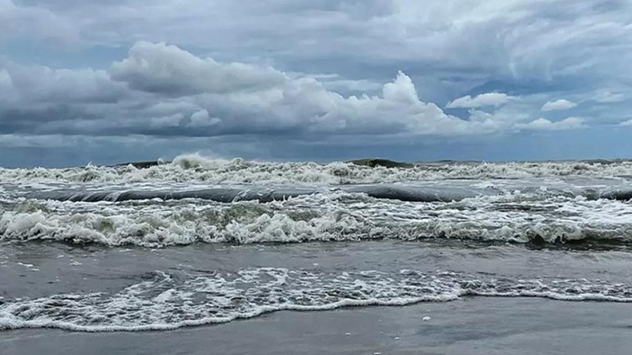 বঙ্গোপসাগরে লঘুচাপ, চার সমুদ্রবন্দরে ৩ নম্বর সতর্কসংকেত