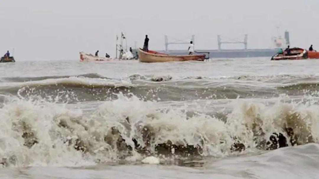 লঘুচাপে উত্তাল সাগর, বন্দরে ৩ নম্বর সংকেত বহাল