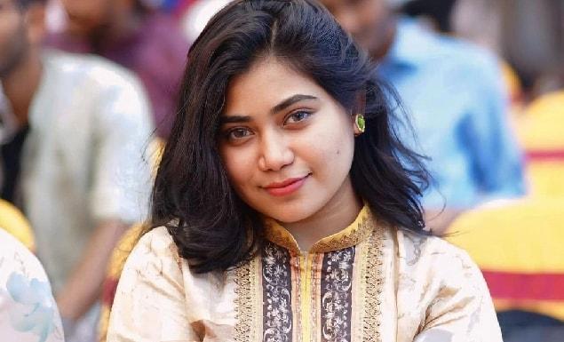 ফেসবুকে পোস্ট দিয়ে পদত্যাগ করলেন জাবি ছাত্রদল নেত্রী সুমাইয়া